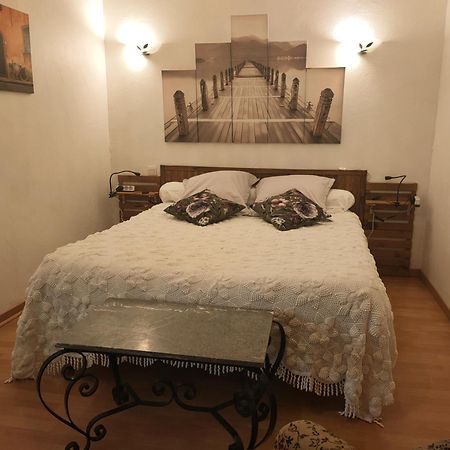 Meuble 3 Etoiles Dans Un Petit Village Du Gers Villecomtal-Sur-Arros 외부 사진