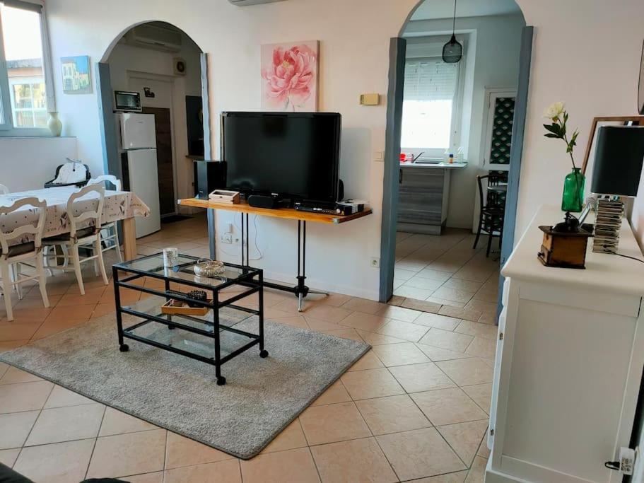 Meuble 3 Etoiles Dans Un Petit Village Du Gers Villecomtal-Sur-Arros 외부 사진