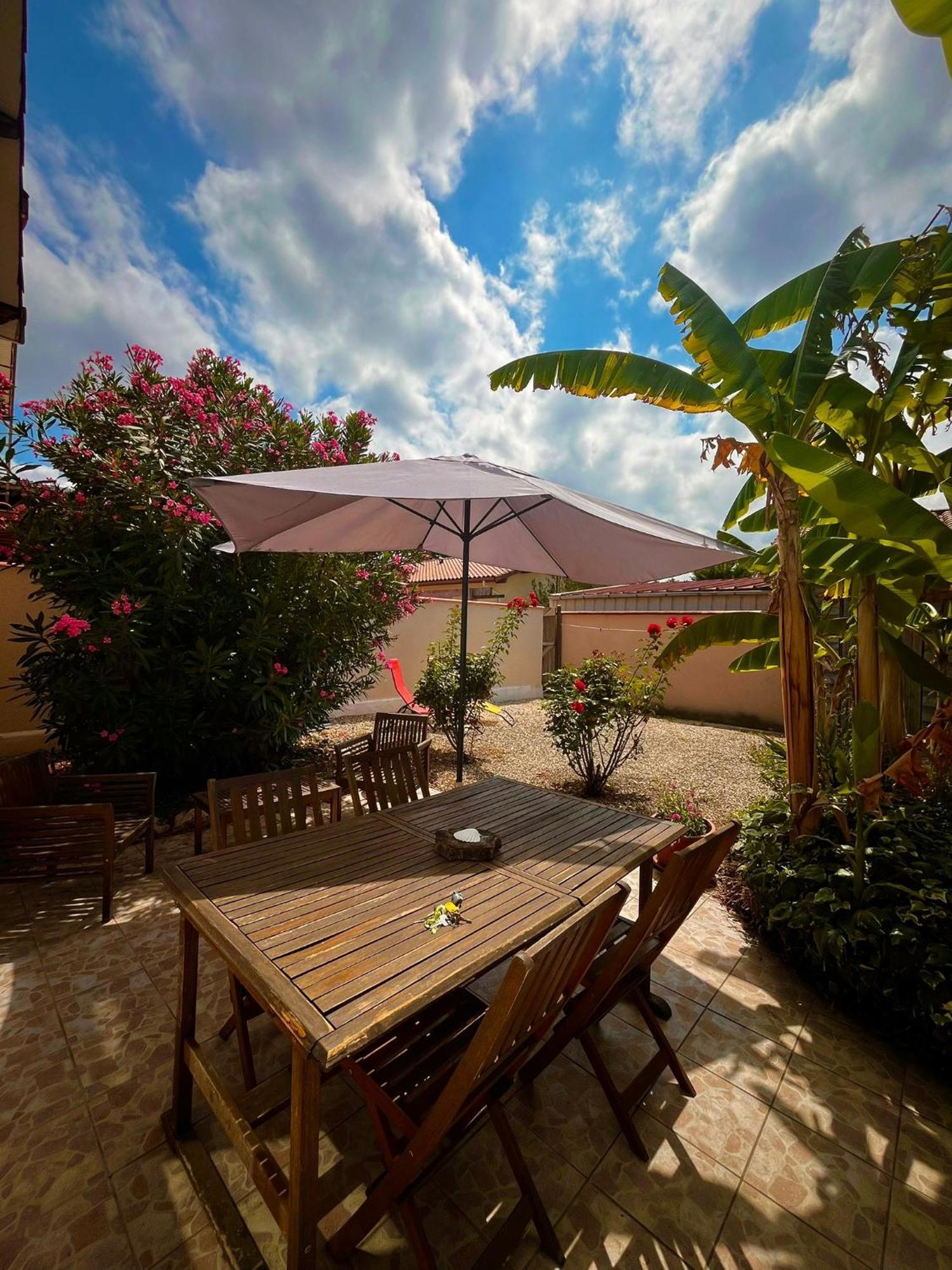 Meuble 3 Etoiles Dans Un Petit Village Du Gers Villecomtal-Sur-Arros 외부 사진