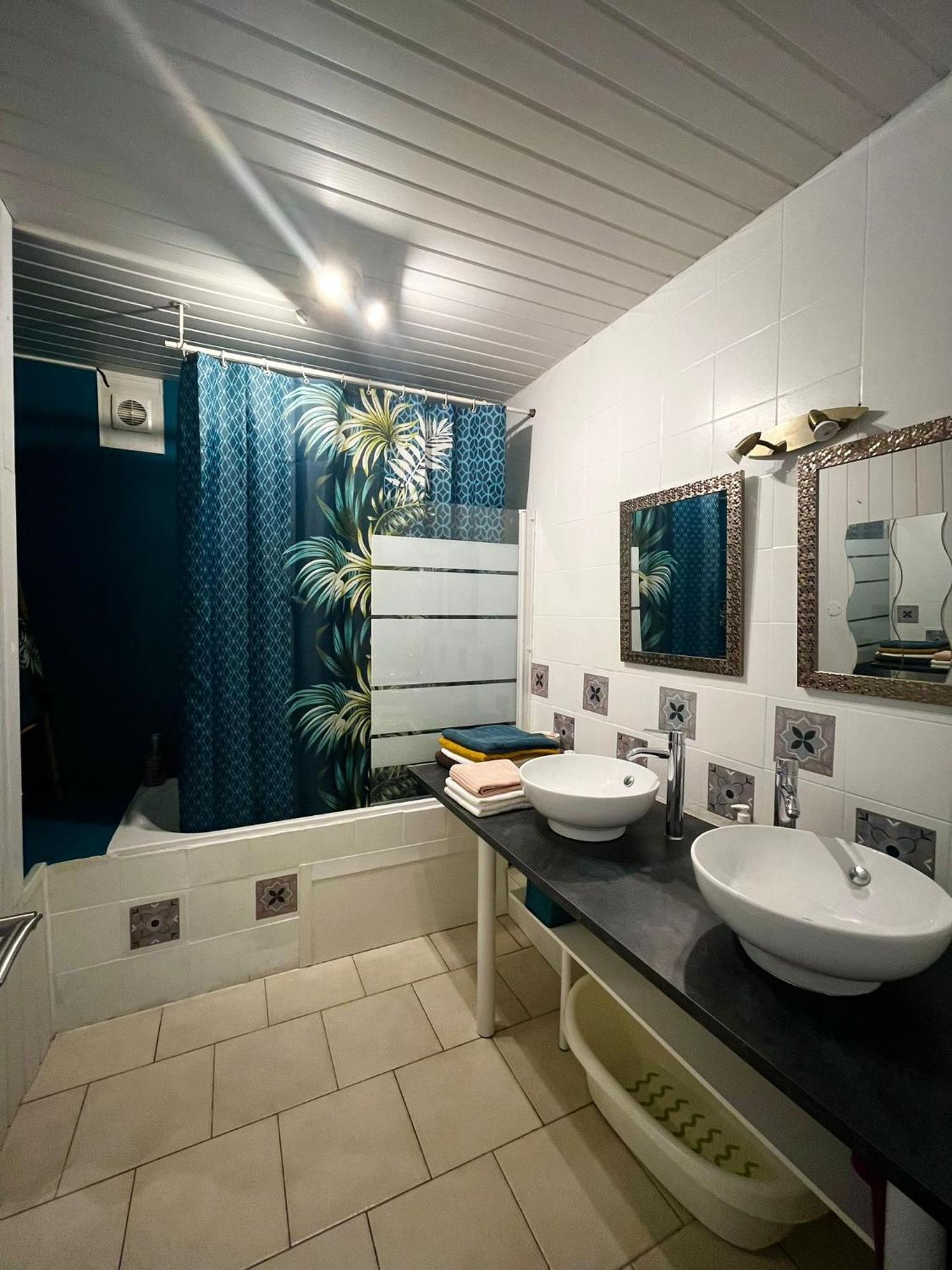 Meuble 3 Etoiles Dans Un Petit Village Du Gers Villecomtal-Sur-Arros 외부 사진