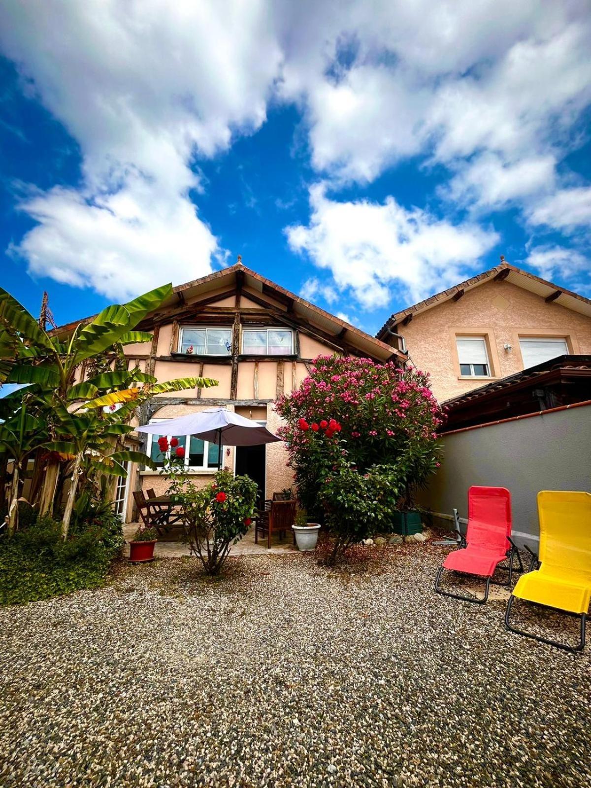 Meuble 3 Etoiles Dans Un Petit Village Du Gers Villecomtal-Sur-Arros 외부 사진